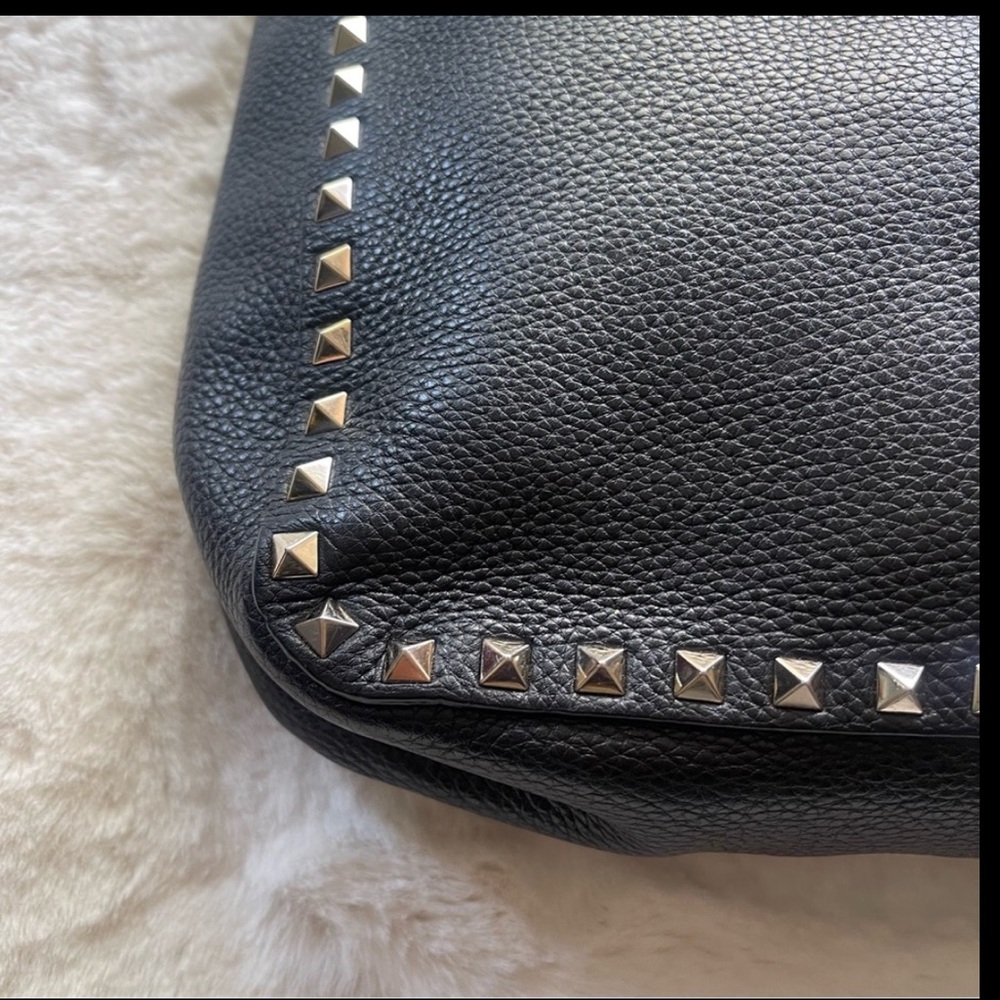 Valentino Garavani Black Hobo Leather Messenger Rockstud Bag - Picture 6 of 15